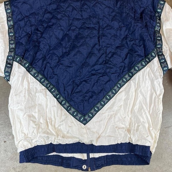 Vintage 90s Navy and white windbreaker jacket with a retro vibe - Picture 5 of 7